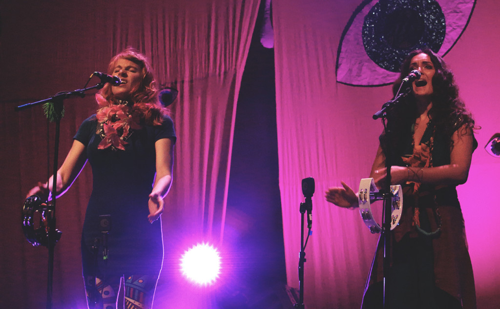 tUnE-yArDs