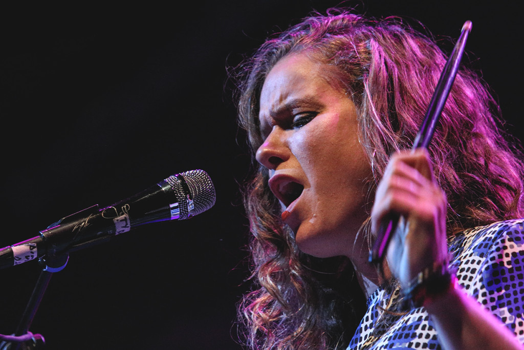 tUnE-yArDs