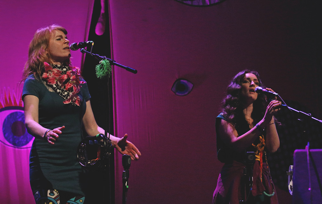 tUnE-yArDs