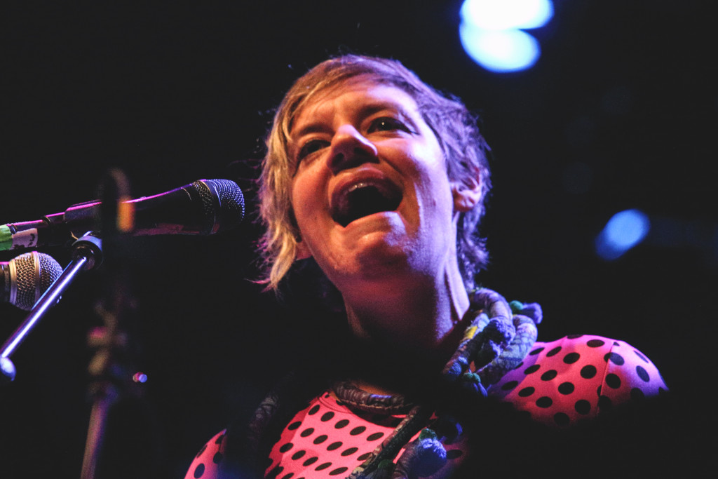 tUnE-yArDs