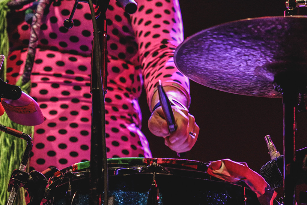 tUnE-yArDs