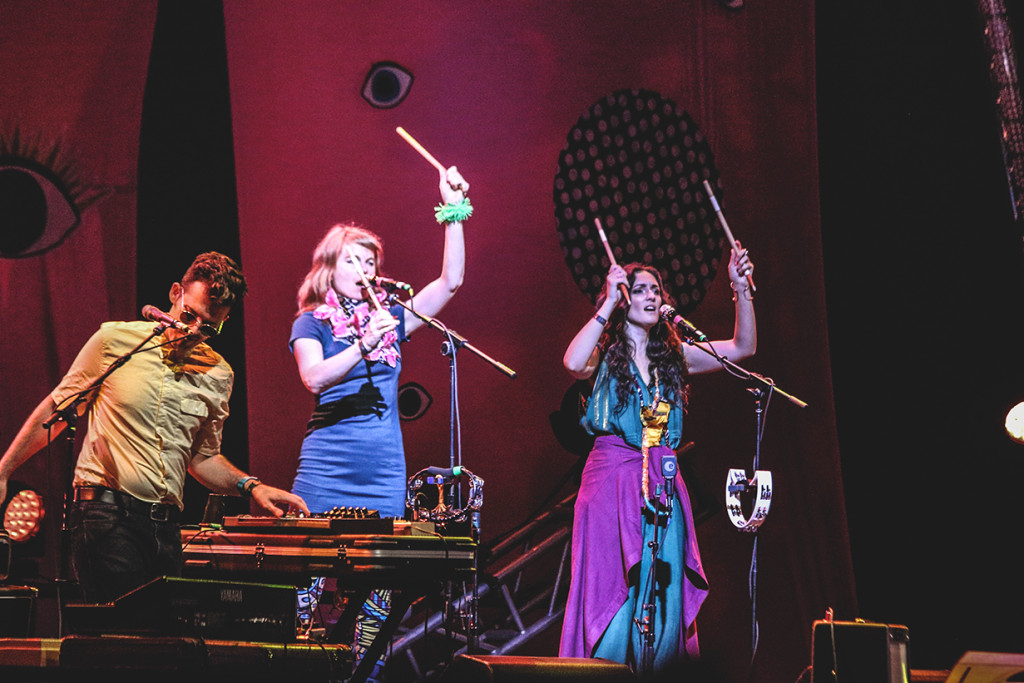 tUnE-yArDs