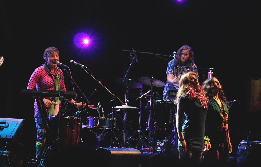 tUnE-yArDs