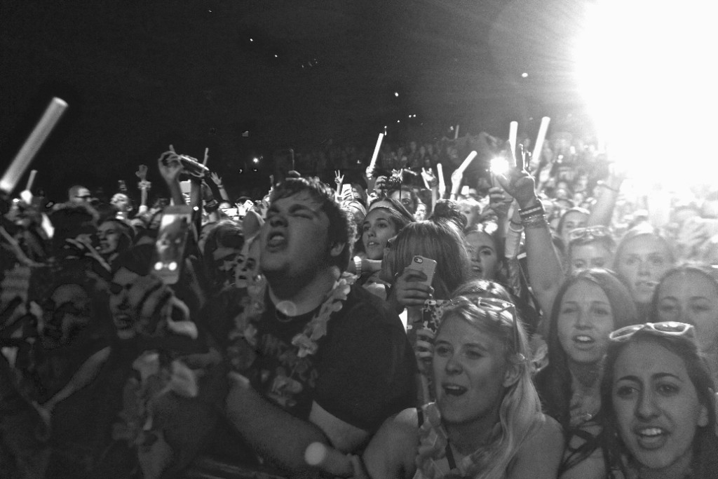 Wild crowd for Shawn